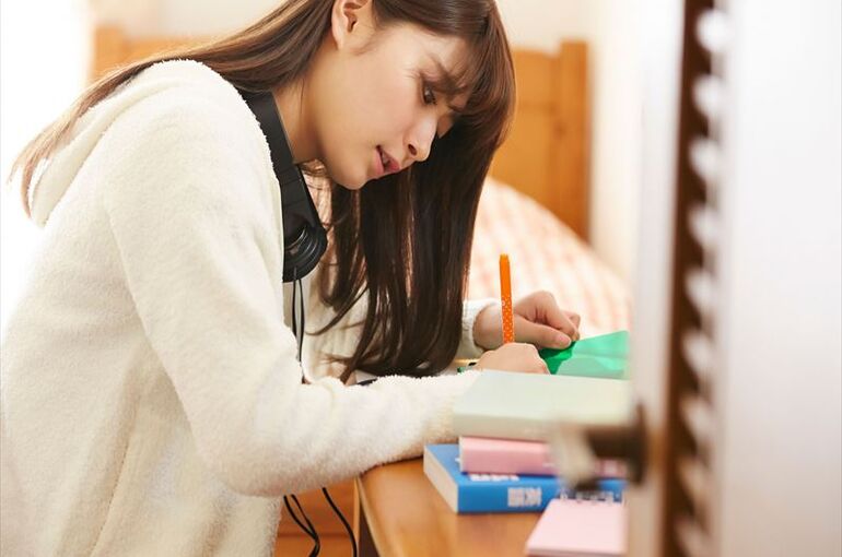 音楽聞きながら勉強_R